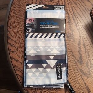 HURLEY Towel Hydro-Wick Microfiber Gym Yoga Camp Beach 30" X 60" Multi White Blu